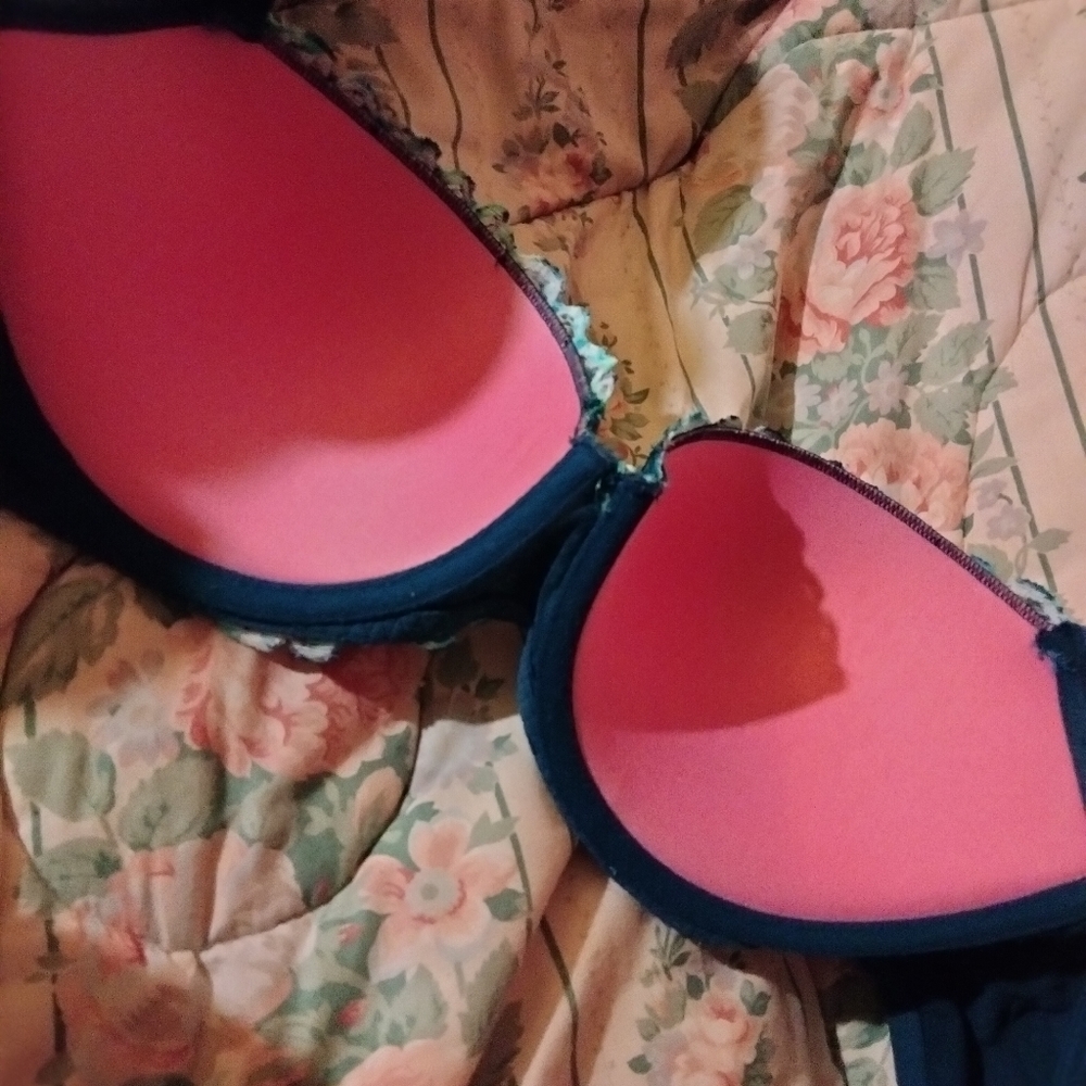 Victoria's Secret Bra - Picture 2 of 6